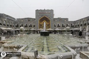 بارش اولین برف پاییزی 1401 در حرم مطهر رضوی
