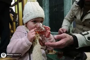 به صرف چای کنار حضرت