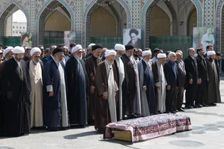 تشییع پیکر والده مکرمه آیت الله صدر حسینی