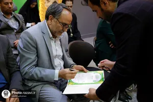 اهدای مدال سپیده بابایی به آستان قدس رضوی