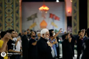 عزاداری زائرین غیر ایرانی در حرم مطهر رضوی