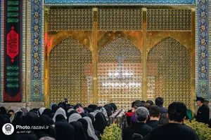 حرم مطهر رضوی در شب تاسوعای حسینی