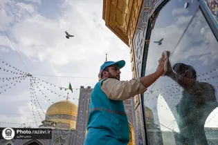 پهنه حرم مطهر رضوی با تلاش صد‌ها نیروی خدماتی به‌صورت مستمر تنظیف می‌شود