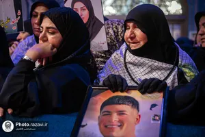 حضور خانواده شهدا و جانبازان لامرد فارس در جوار مزار رهبر شهید انقلاب