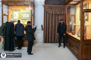 بازدید طلاب جامعه المصطفی از موزه آستان قدس رضوی