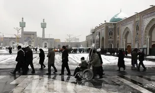 آمادگی کامل حرم مطهر رضوی برای بارش برف و باران در اواخر هفته