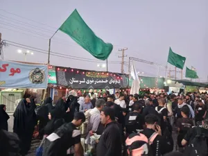 پذیرایی از یک&zwnj;هزار زائر حسینی در موکب امام رضا (ع) لرستان + تصاویر
