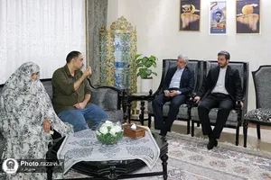 دیدار مدیر عالی حرم مطهر رضوی با خانواده شهید عباسعلی هاشمی برزگری