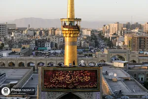 آیین تعویض پرچم گنبد منور رضوی در آستانه ماه محرم