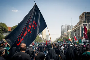 پیاده‌روی جاماندگان اربعین در مشهد-۱