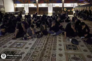 عزاداری شب عاشورای حسینی در باغ اردوگاه خاتون