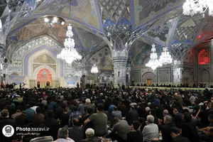 مناجات خوانی سحر&zwnj;گاهی حاج محمود کریمی در حرم مطهر رضوی