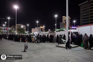 پذیرایی از زائران بارگاه منور رضوی در شب زیارتی امام رضا علیه&zwnj;السلام