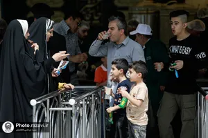 پذیرایی از زائران بارگاه منور رضوی توسط هیئت حضرت نرجس(س) عراق