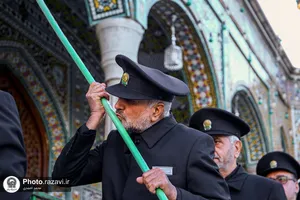 آیین جاروکشی حرم حضرت معصومه سلام&zwnj;الله علیها توسط خادمان حرم مطهر رضوی