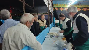 پذیرایی گرم و پرشور از زوار اربعین در موکب امام رضا (ع) ملایر + تصاویر