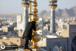 آیین تعویض پرچم حرم امام رضا علیه&zwnj;السلام در آستانه ماه ربیع الاول