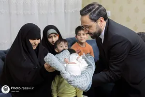 دیدار قائم&zwnj;مقام تولیت آستان قدس رضوی با خانواده دارای 8 فرزند