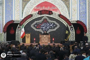 قرائت زیارت عاشورا در حرم مطهر رضوی