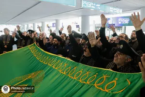 بدرقه کاروان خدام حرم مطهر رضوی در فرودگاه امام خمینی (ره) تهران