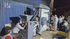 از دل نظرآباد تا مرز مهران؛ نان گرم برای زائران اربعین حسینی/ گزارش تصویری