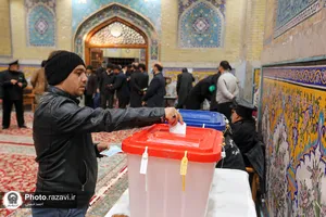 حضور پرشور مردم پای صندوق های رای در حرم مطهر رضوی -1
