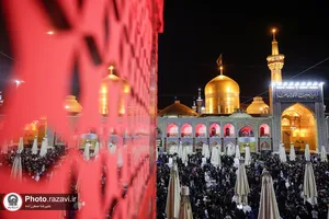 حرم مطهر رضوی در شام شهادت امام رضا علیه&zwnj;السلام