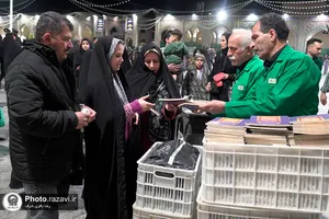 خدمت&zwnj;رسانی به زائران بارگاه منور رضوی در شبهای قدر