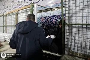 توزیع غذای نذری به مناسبت رحلت حضرت زینب(سلام الله علیها)