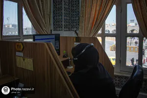 پاسخگویی تلفنی مدیر پایگاه&zwnj;های تبلیغی معرفتی حرم مطهر رضوی به مخاطبان سامانه ۱۳۸