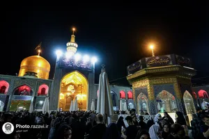 حال و هوای حرم مطهر رضوی در شب تاسوعای حسینی