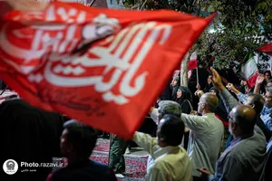 بسته بندی و توزیع تبرکات توسط خادمان رضوی در تجمعات مردمی