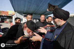 تجلیل از مواکب اربعین حسینی توسط خدام حرم مطهر رضوی
