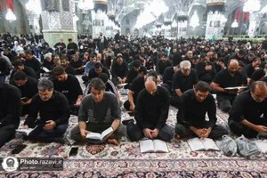 قرائت زیارت عاشورا در حرم مطهر رضوی