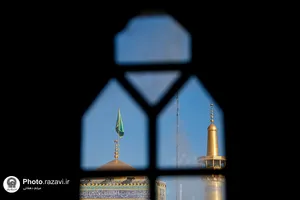آیین تعویض پرچم حرم امام رضا علیه&zwnj;السلام در آستانه ماه ربیع&zwnj;الاول