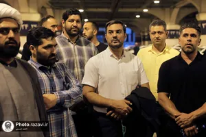 خدمت جمعی از ورزشکاران در چایخانه حضرت