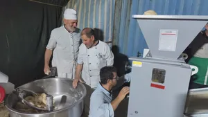 از دل نظرآباد تا مرز مهران؛ نان گرم برای زائران اربعین حسینی/ گزارش تصویری
