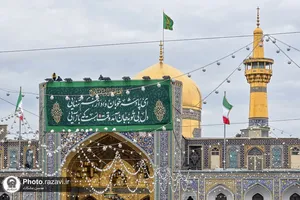نصب کتیبه&zwnj;های نیمه شعبان در حرم مطهر رضوی