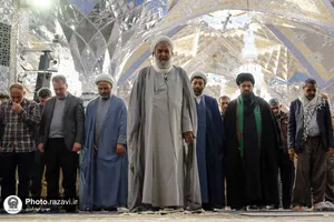 اقامه نماز آیات در حرم مطهر رضوی