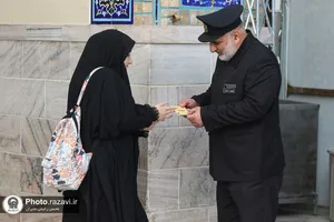 توزيع دعوت&zwnj;نامه سفره&zwnj;های افطاری مواکب حرم مطهر رضوی