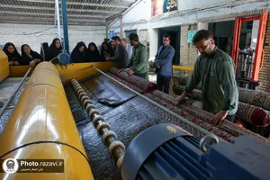 بازدید کارکنان آستان قدس رضوی از شرکت فرش و آرایه&zwnj;های رضوی
