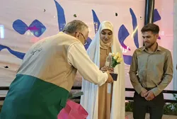 اهدای سفر زیارتی مشهد به ۱۸ زوج جوان اراکی در سالروز پیوند علوی و فاطمی/گزارش تصویری