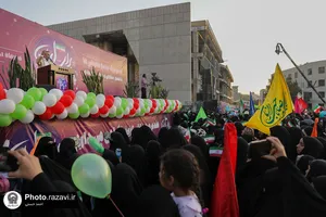 تجمع دختران انقلابی مشهد در عرصه میدان شهدا