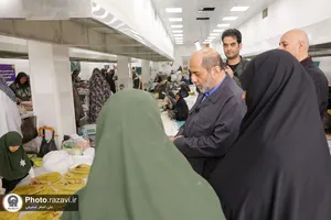 بازدید مدیر عامل بنیاد کرامت رضوی از فرآیند پخت نان برای سیل زدگان مشهدی
