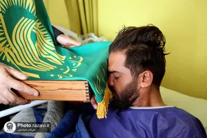 عیادت خدام حرم مطهر رضوی از مجروحین حادثه تروریستی کرمان
