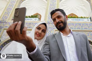 تشرف زوج&zwnj;های جوان به حرم مطهر رضوی