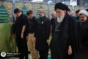 اقامه نماز ظهر عاشورا در حرم مطهر رضوی