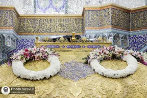 گل آرایی ضریح مطهر حضرت معصومه سلام الله علیها در آغاز دهه کرامت