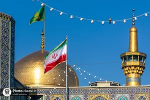 نصب پرچم ایران در حرم مطهر رضوی