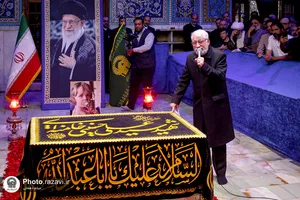 غبارروبی مزار شهدای مدفون در حرم مطهر رضوی